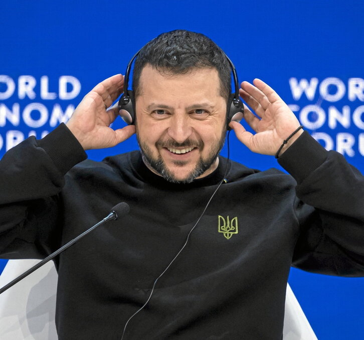 Zelenski se dirige a los participantes en el Foro Económico Mundial de Davos.