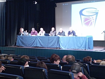Las butacas del centro Elai Alai se han ido llenando para escuchar las explicaciones de la Junta de Lointek Gernika Bizkaia.