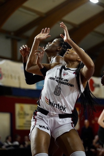 Maya Dodson pibotak latz sufritu zuen uztaipean joan zen astean London Lions taldeko Fagbenleren aurka.