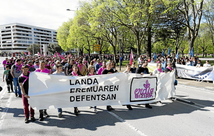 Movilización en Iruñea contra el proyecto de mina de magnesita en Erdiz, en abril de 2023.