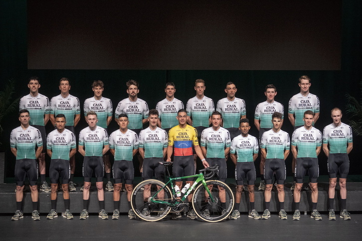 La plantilla profesional del Caja Rural-RGA presentada en el Palacio Baluarte.
