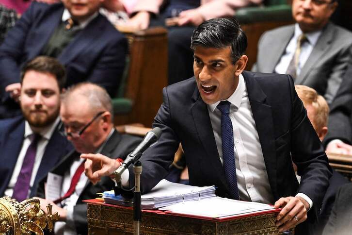 El primer ministro británico, Rishi Sunak, interviene en el Parlamento.