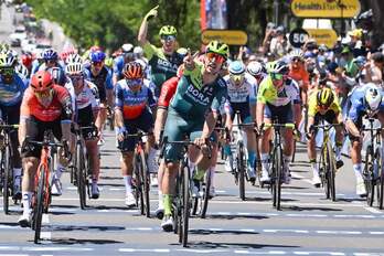 Welsford celebra su segundo triunfo en el Tour Down Under.