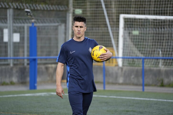 Bustinza, en el entrenamiento de este jueves con el Amorebieta.