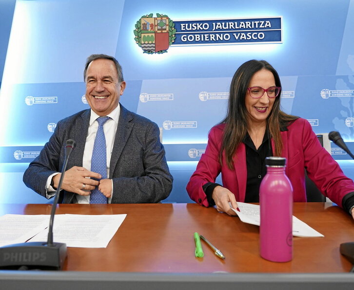 Jorge Arévalo, viceconsejero de Formación Profesional, y Begoña Pedrosa, viceconsejera de Educación de Lakua.