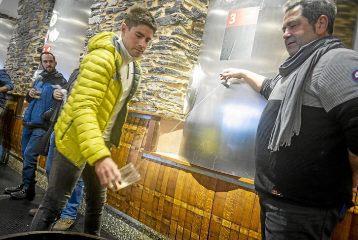 Mikel Landak ireki zuen, atzo, Arabako txotx denboraldia.