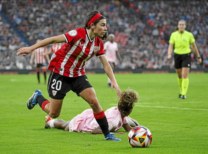 Elexpuru deja atrás a Luany en el choque copero del pasado domingo en San Mamés.