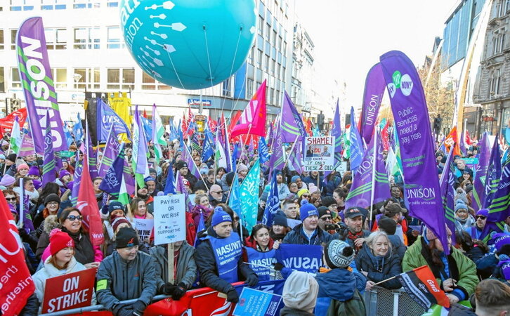 Manifestación sindical en Belfast durante la jornada de huelga.