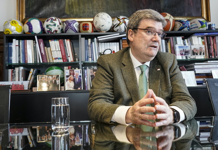 Juan Mari Aburto, alcalde de Bilbo, se ausentará un tiempo del Ayuntamiento.