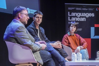 Xabier Paya, Pello Reparaz eta Esti Urresolarekin.