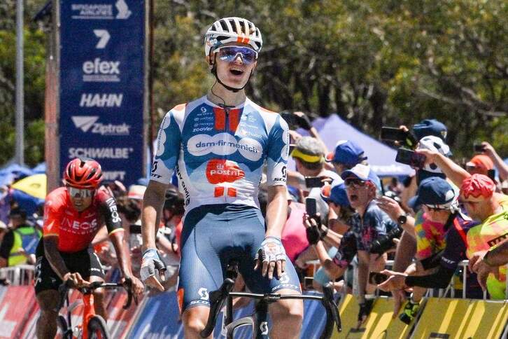 El escocés Oscar Onley celebra su primera victoria como profesional.