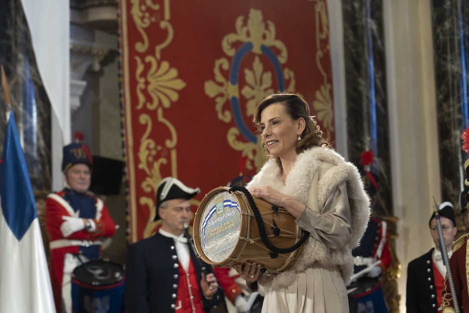 Isabel Berdini dantza irakaslea eta koreografoa Urrezko Danborrarekin.