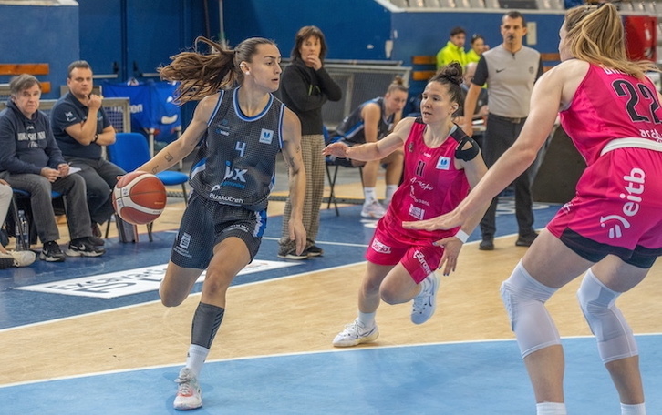 Beste behin puntuak, defentsa zorrotza eta joko argia eman dizkio Alba Prietok IDK Euskotreni.