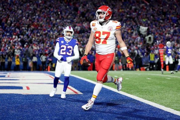 La conexión entre Mahomes y Kelce volvió a marcar diferencias en favor de Kansas City.