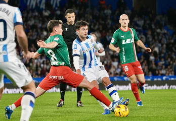 Martín Zubimendi, en el último partido de Anoeta contra el Alavés, no se ha querido perder el encuentro de Vigo.