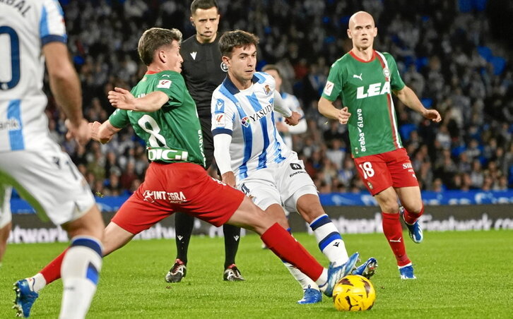 Martín Zubimendi, en el último partido de Anoeta contra el Alavés, no se ha querido perder el encuentro de Vigo.