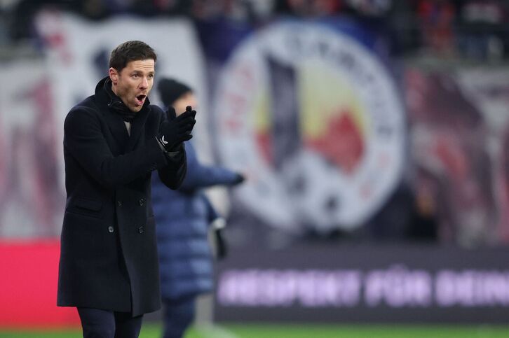 Xabi Alonso anima a sus jugadores en el Leipzig-Leverkusen del pasado fin de semana.