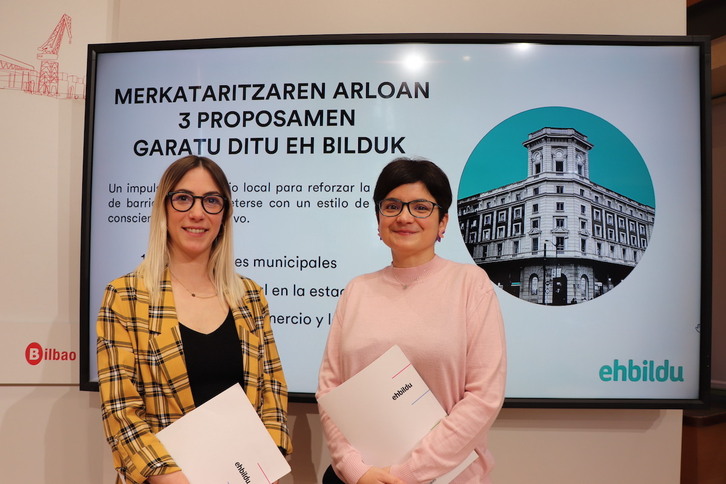 Garazi Perea y María del Río, concejala y portavoz de EH Bildu en Bilbo.