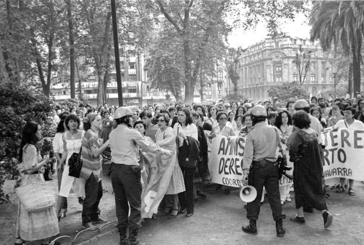 Manifestación en solidaridad con las mujeres de Basauri en junio de 1981 en Bilbo, con motivo de la tercera citación del juicio.