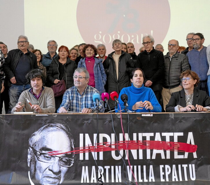 Impulsores de la querella archivada en su comparecencia de ayer en Iruñea.