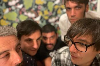 Audience taldeak Bob Dylanen kantuak euskaraz moldatu ditu beren azken diskoan.