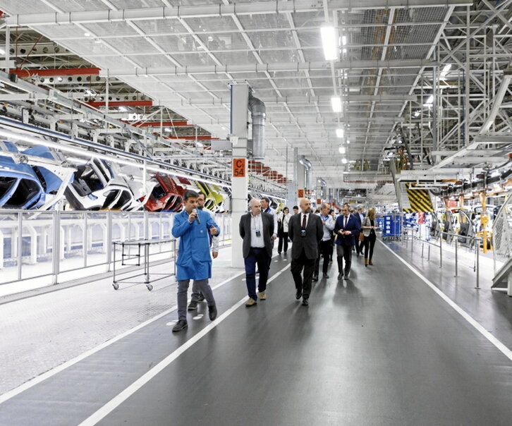 Visita del Ejecutivo a la planta de VW.