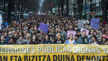 Manifestación en Bilbo durante la huelga general convocada por la Carta Social de Euskal Herria