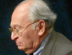 Gustavo Gutierrez, Perun jaiotako domingotarra, Liberazioaren Teologiaren aitatzat kontsideratua dena.