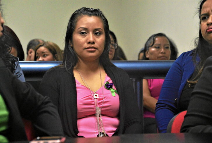 Evelyn Hernandezek 33 hilabete eman zituen kartzelan, 2017an 30 urteko kartzela-zigorra ezarri baitzioten homizidio larriagotuko delituagatik.