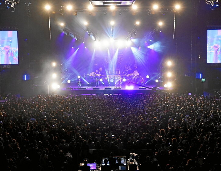 Gatibuk Miribillan eskainitako kontzertu jendetsua.