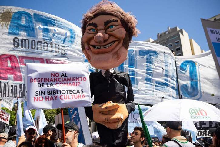 Marioneta del presidente argentino, durante la marcha celebrada en el marco de la huelga general del pasado miércoles.