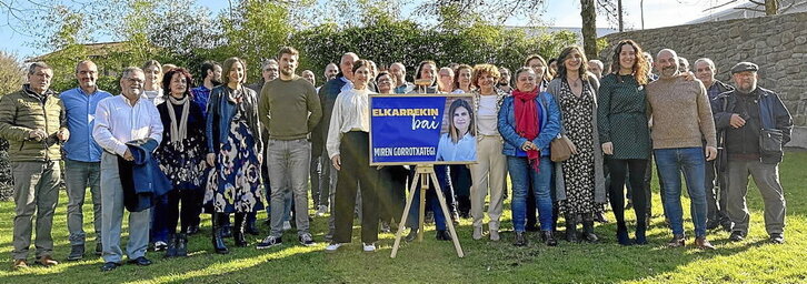 Miren Gorrotxategi y el equipo que le apoya en las primarias de Podemos.