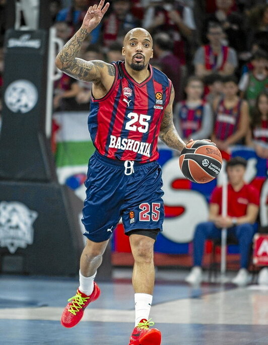 Theodore brilló, pero su equipo no.