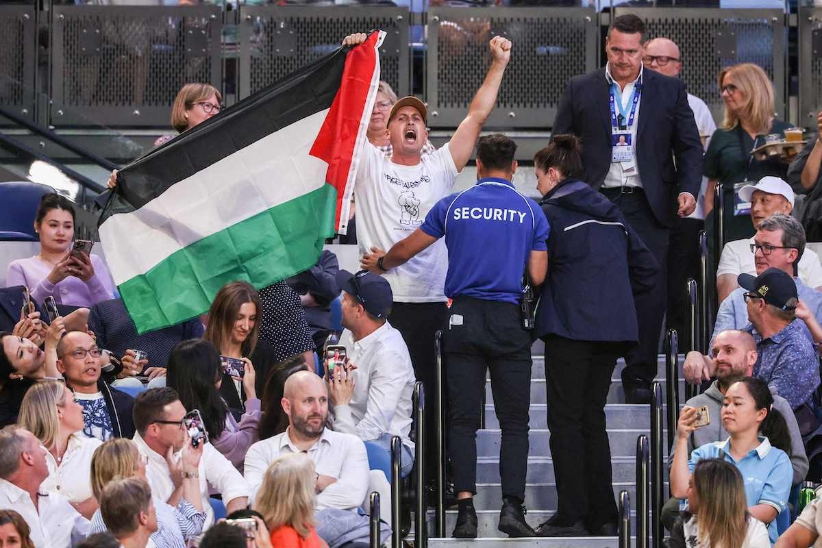 Un aficionado ha sido explusado por gritar "Palestina libre". (David GRAY/AFP)