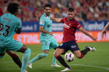 Iker Muñoz dispara a puerta en el partido de la primera vuelta frente al Barcelona.
