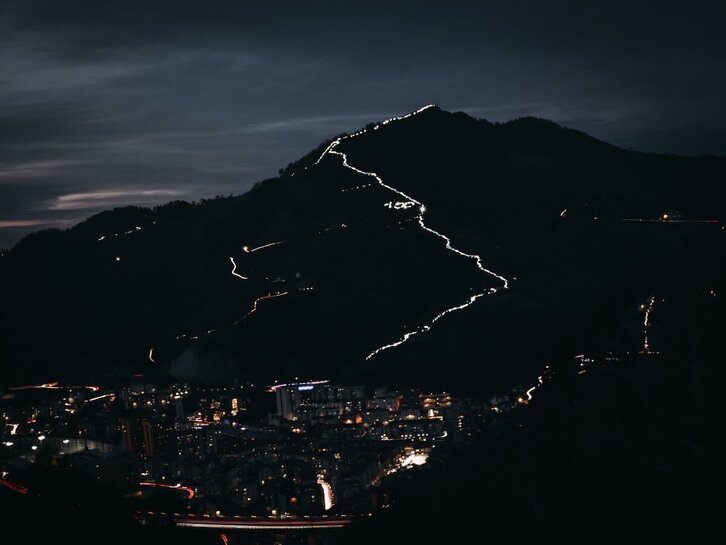 Eibarko Klub Deportivoko lagunek atzo Urko mendiko igoeran egindako mendeurrenaren ospakizunen hasiera.