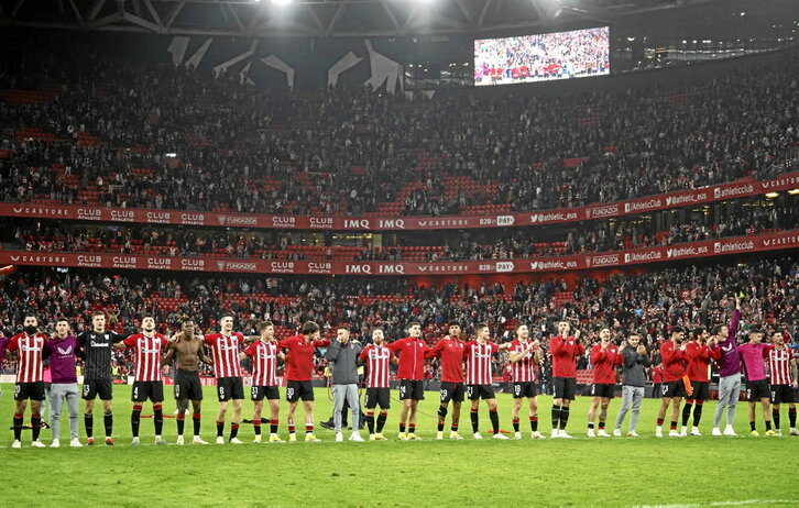 Athleticeko jokalariak, Kopako finalerdietarako sailkapena ospatzen, Bartzelonari irabazi ostean.