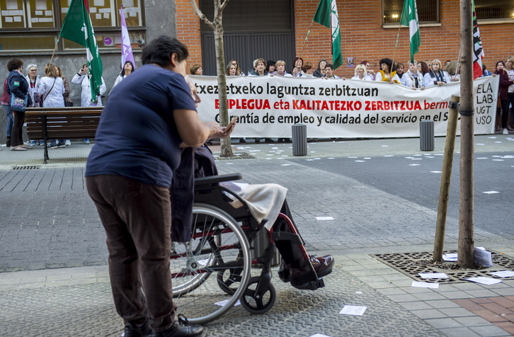 Imagen de archivo de una protesta de las trabajadoras del SAD de Bilbo.
