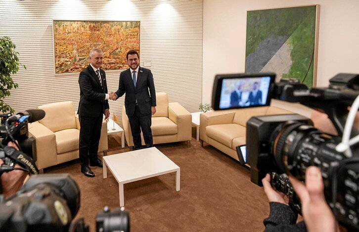 Iñigo Urkullu y Pere Aragonés se reunieron en Bruselas antes de participar en el acto del Parlamento Europeo.