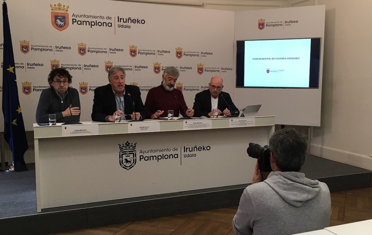 Presentación del equipo de gobierno de Iruñea del Plan de Vivenda Asequible.