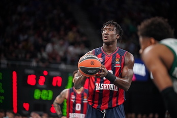 Khalifa Diop está padeciendo una temporada aciaga en Gasteiz.