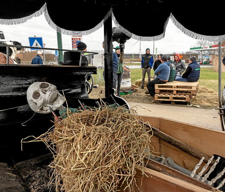 EBko kideek eginiko ezohiko kontseilura helarazi zuten, atzo, nekazariek beren kexa.