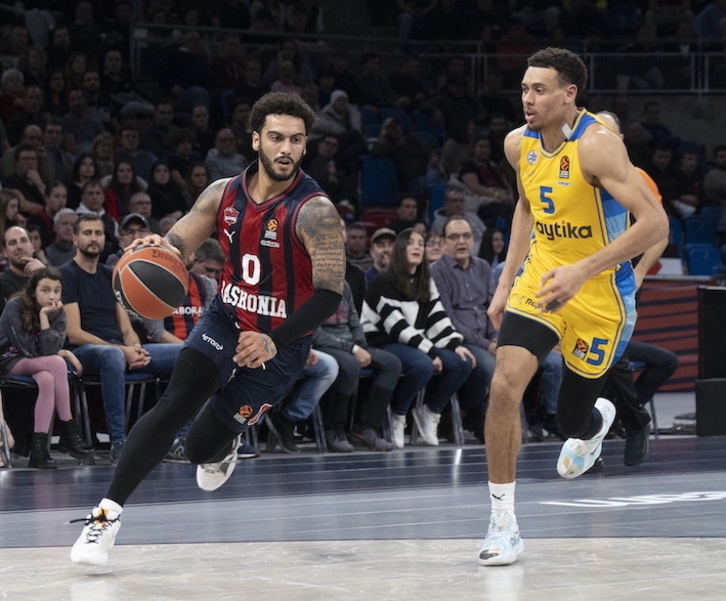 Howard y Baldwin han anotado parejo, pero el Baskonia ha sido muy superior.