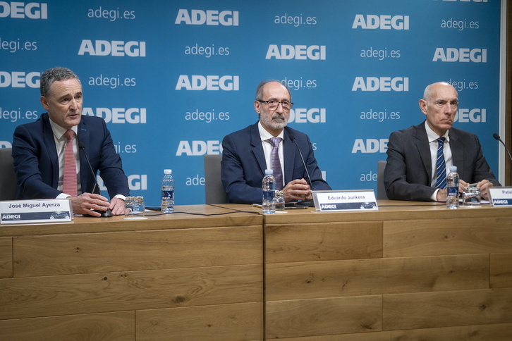 Los responsables de Adegi en su comparecencia de hoy en Donostia.