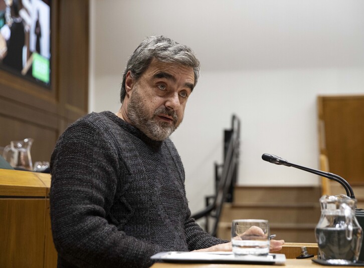 El parlamentario Mikel Otero no ha obteido del lehendakari respuestas a sus graves dudas.