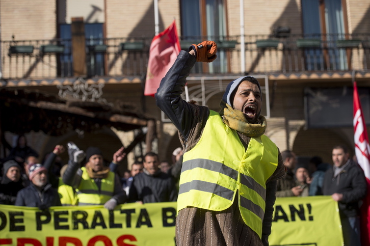 Uno de los trabajadores de Huerta de Peralta durante las movilizaciones.