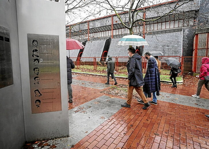 Los rostros de los fallecidos junto a San Francisco.