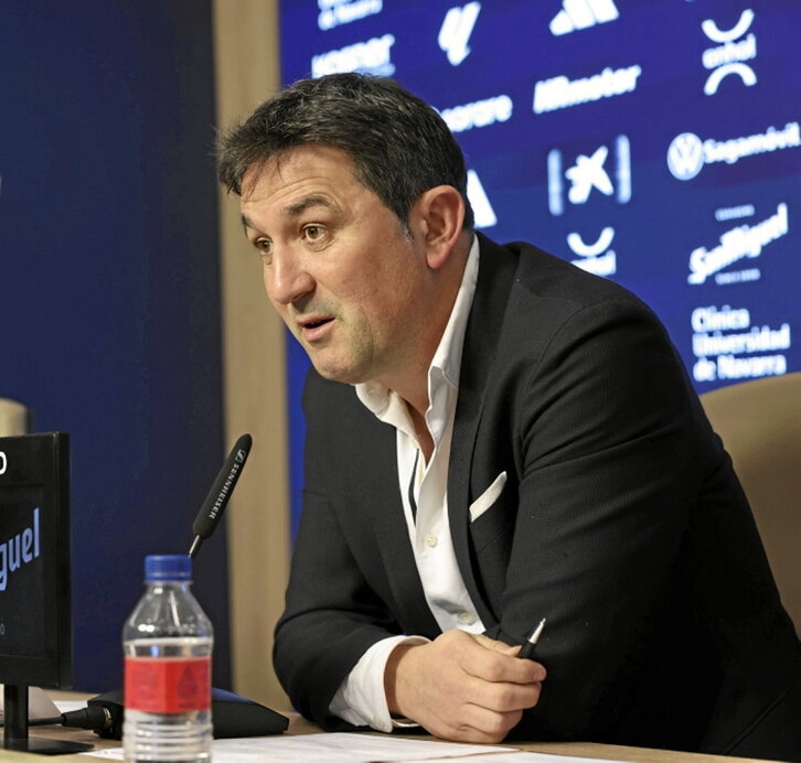 Braulio Vazquez, atzoko prentsaurrekoan.