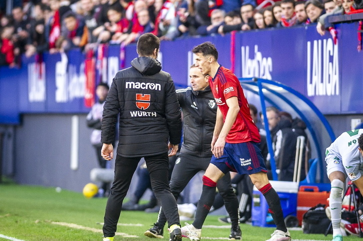 Arrasate da instrucciones a Budimir en un partido de esta temporada.
