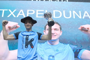 Roman Maldonado, pozarren Buruz Buruko txapela aldean duela.